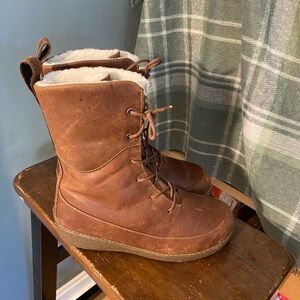 Duluth andina insulated smooth leather lace up boots with crepe soles size 7